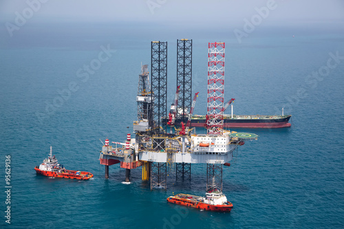 Offshore oil rig drilling platform