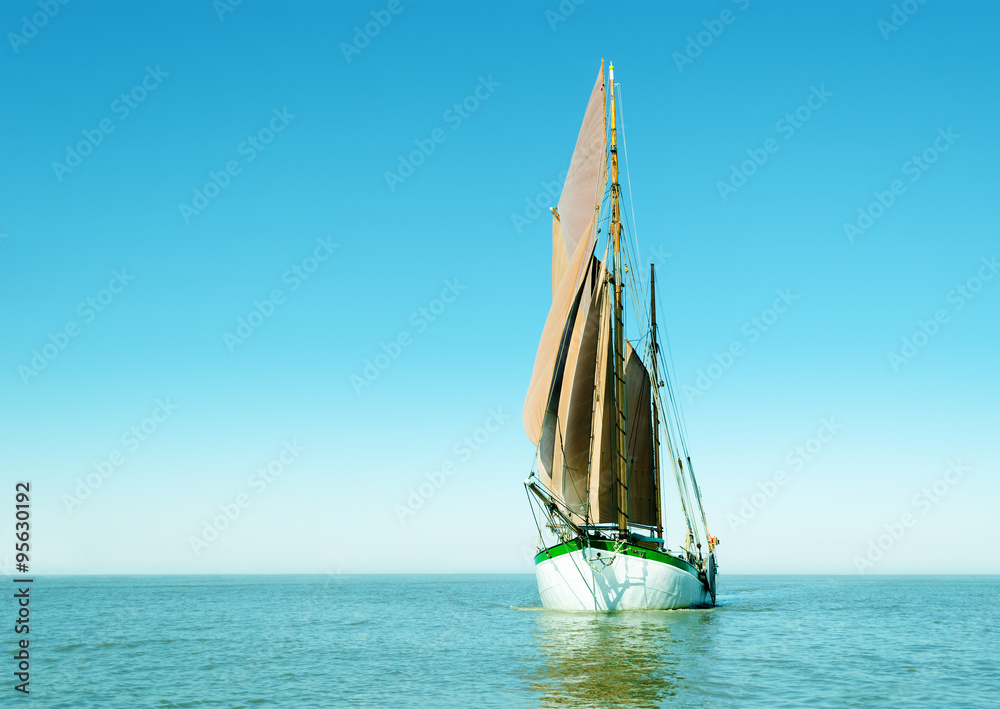 Fototapeta premium Lonely sailing ship
