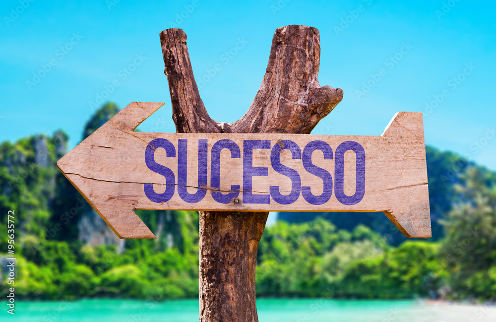 Success (in Portuguese) arrow with beach background