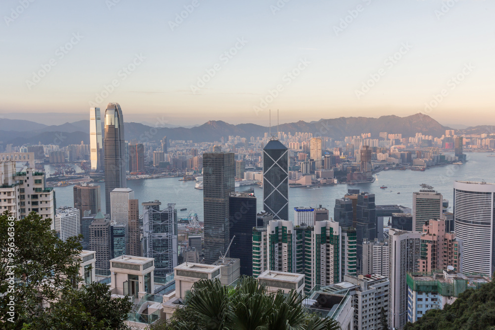 Naklejka premium Hong Kong Skyline at Sunset