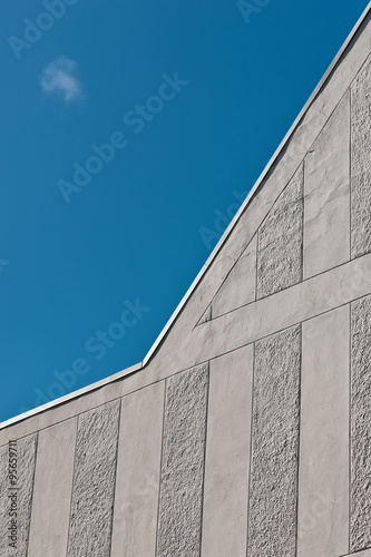 Architektur - Hauswand und blauer Himmel
