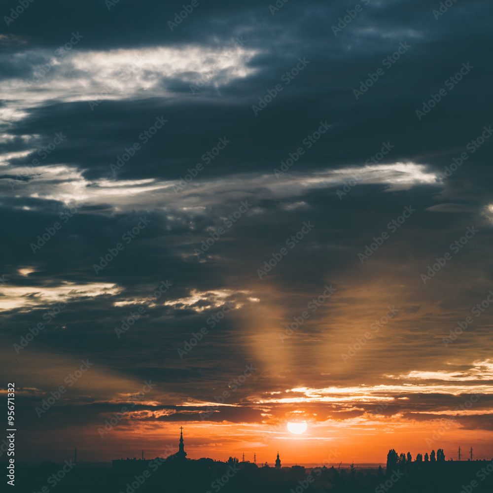 Fototapeta premium Sunset over city