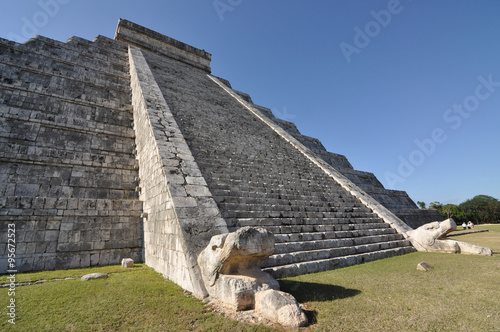 Anicent Maya mayan pyramid El Castillo (Kukulkan) in Chichen-Itza, Mexico photo