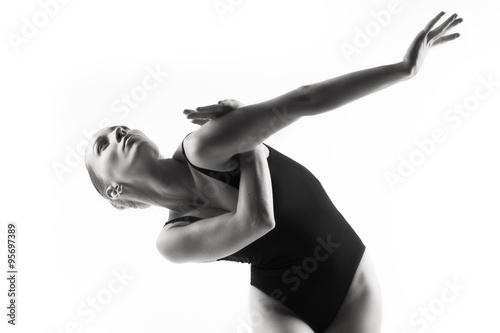 Foto Modern ballet dancer posing on white background