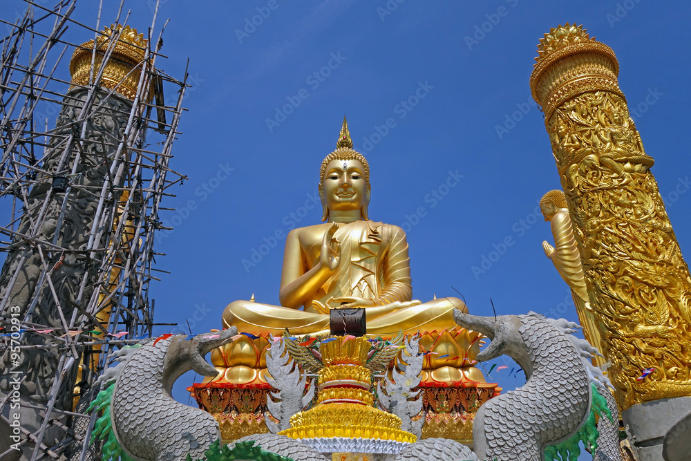 Obraz premium golden big buddha statue