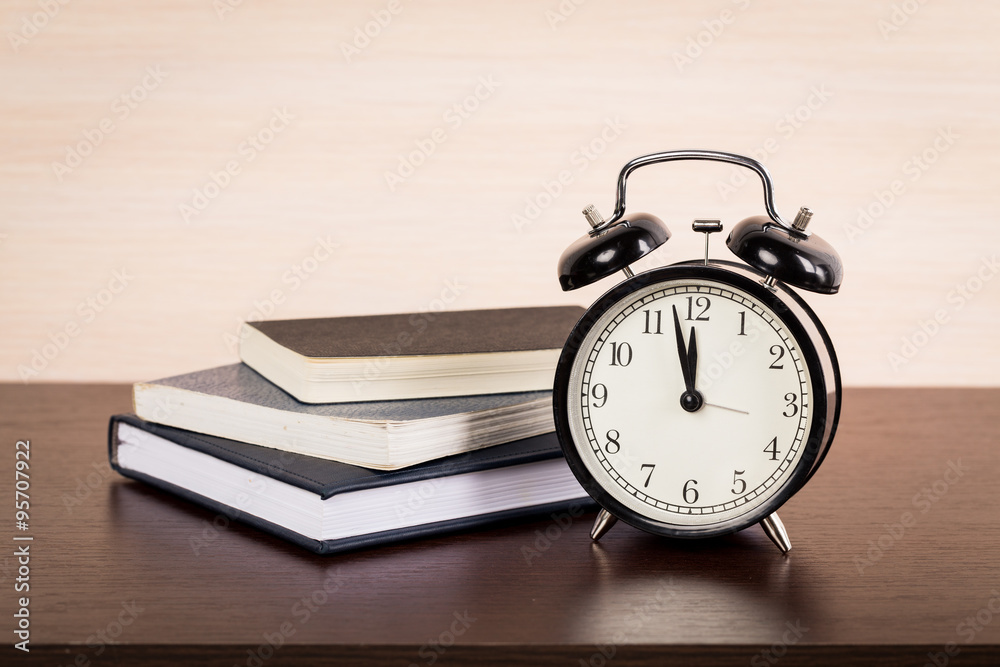 Naklejka premium retro alarm clock