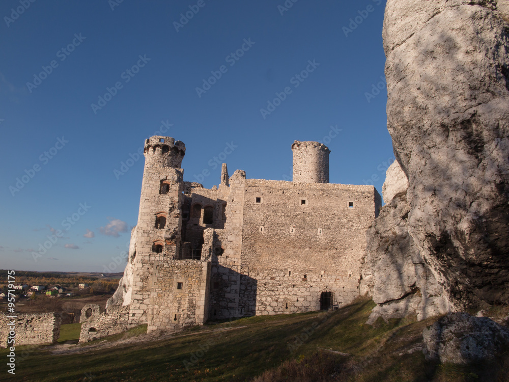  Ruins of Ogrodzieniec castle - Poland