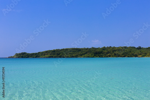 Fototapeta Naklejka Na Ścianę i Meble -  landscape of tropical island beach