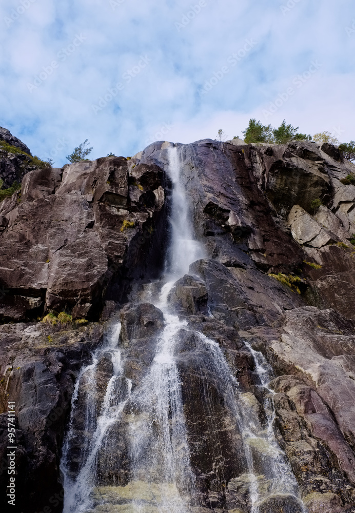 Obraz premium The waterfall Hengjanefossen seen from a boat in Lysefjord in norway