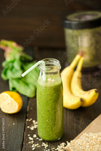 Wallpaper Mural fresh detox green smoothie with spinach and outmeal Torontodigital.ca