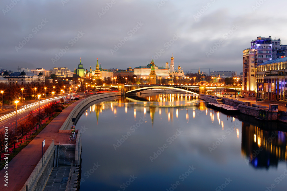 Obraz premium Москва осенним утромМосква осенним утром