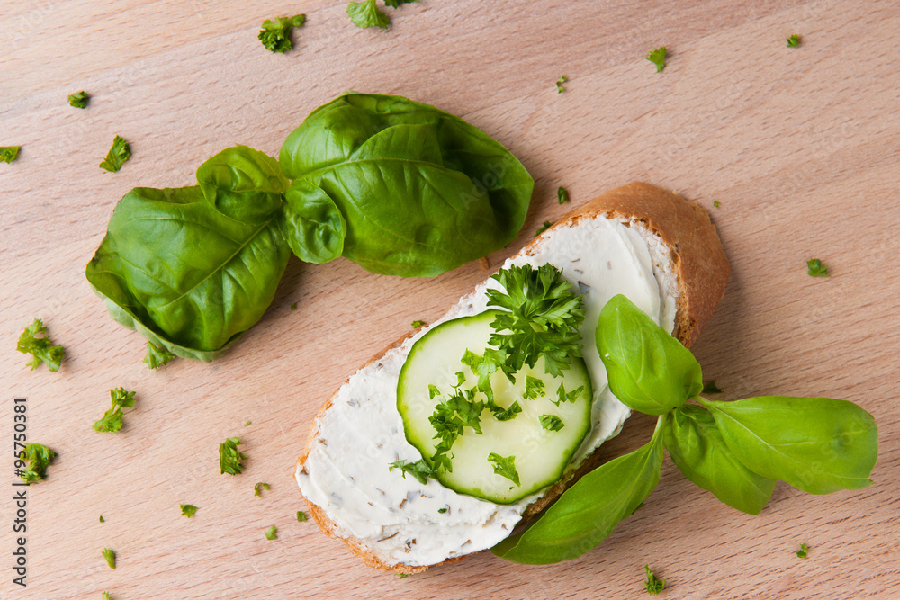 Baguette mit Frischkäse und Gurken Stock-Foto | Adobe Stock