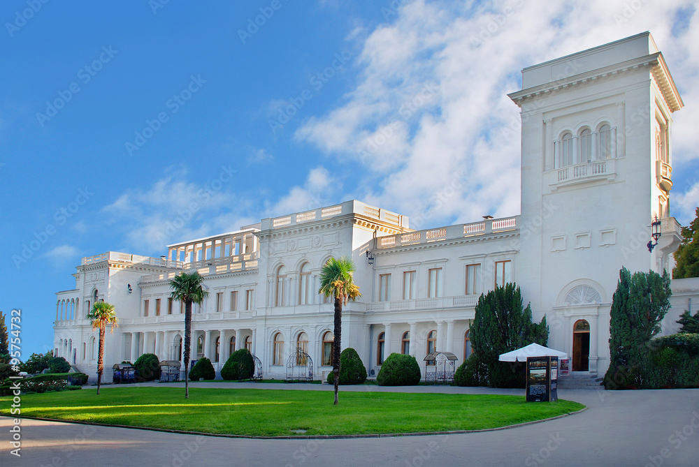 Крым. Фасад Большого (Белого) царского дворца в Ливадии