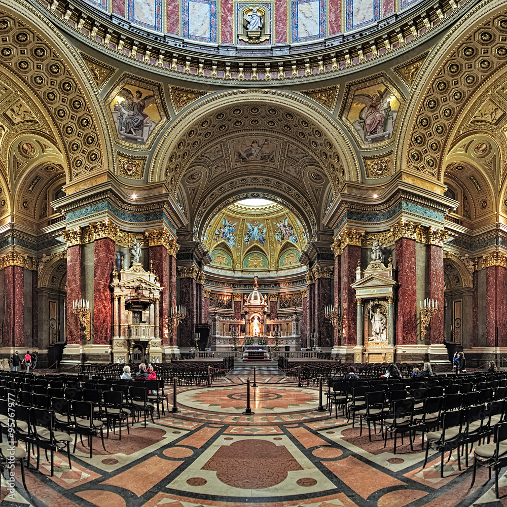 Obraz premium Interior of St. Stephen's Basilica in Budapest, Hungary