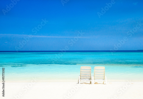 beach with Maldives © Pakhnyushchyy