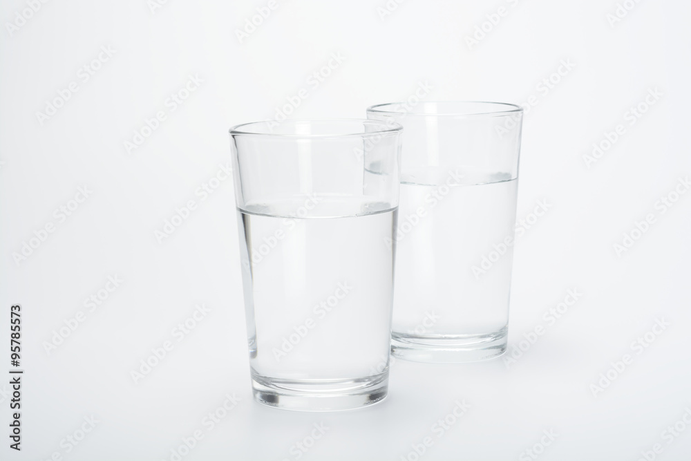 Dos vasos con agua Stock Photo | Adobe Stock
