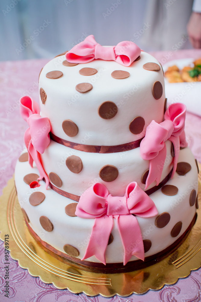 Wedding cake polka dot with bow
