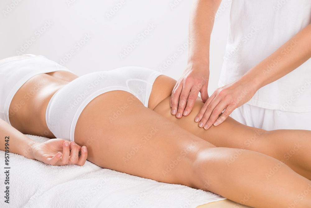 Fototapeta premium Female Customer Receiving Leg Massage In Salon