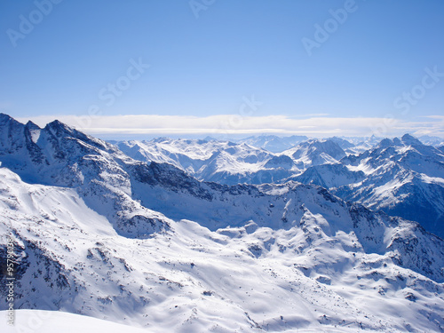 Landscape of Mountains under snow © Studio_3321