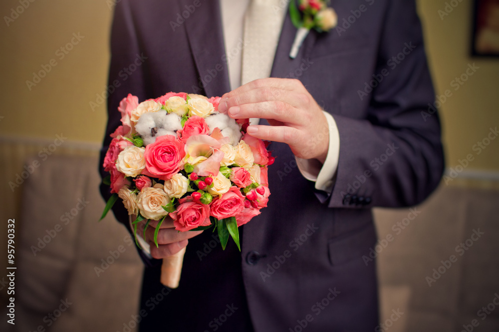 groom hold wedding bouquet groom hold wedding bouquet