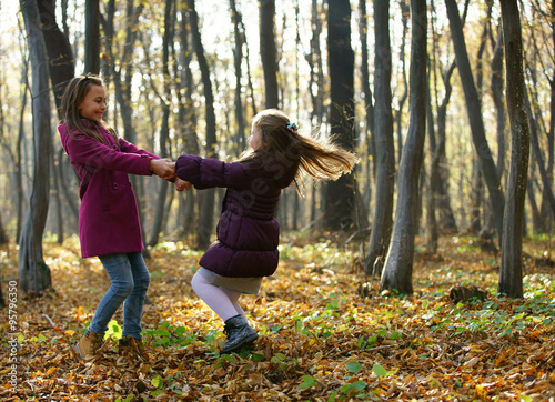 Kids playing in autumn © fotoinfot