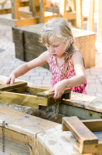 girl goldwashing photo