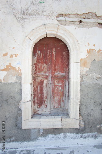 door of a house © muratemre