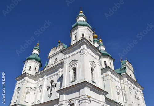 Orthodox Cathedral of the XVII century. / Orthodox Cathedral of the XVII century a clear autumn day.