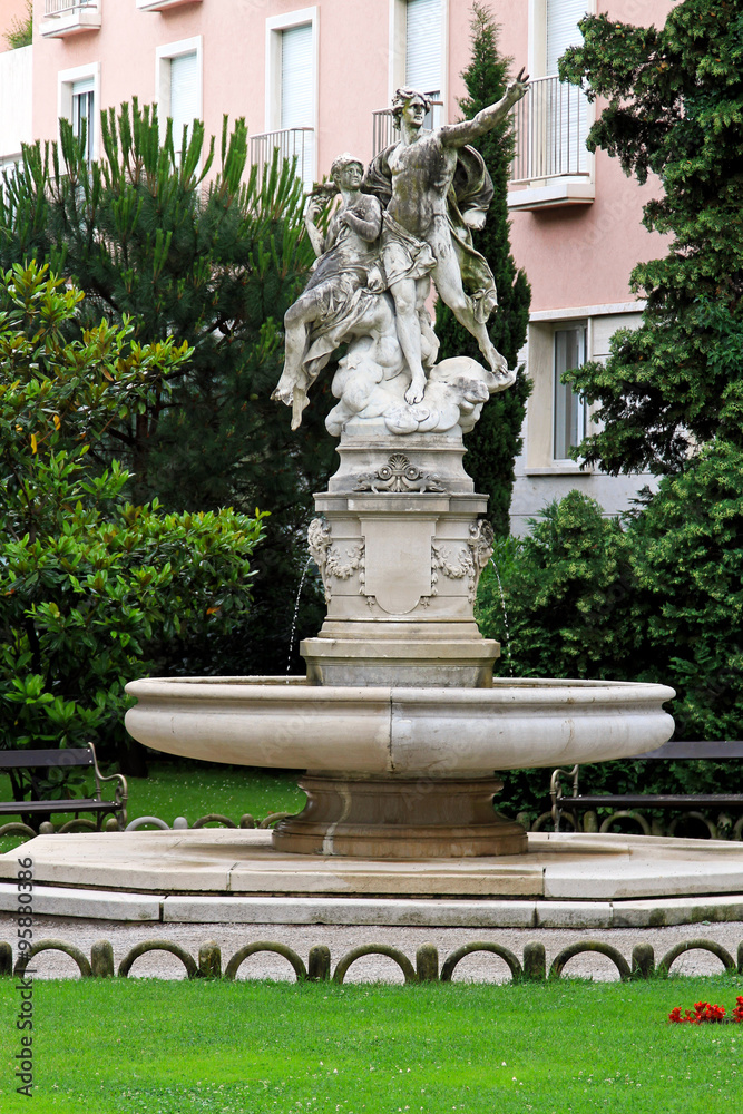 Obraz premium Opatija fountain