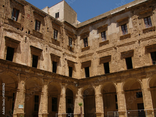 Принти на полотні Sicile, cour de la mairie de sciacca