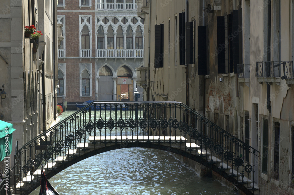 Un dei caratteristici ponti di Venezia
