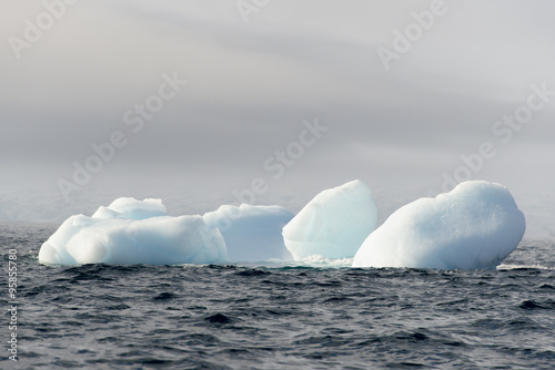 base antarctique Primavera, Argentine, côte Danco, Terre de Graham, Antarctique  photo