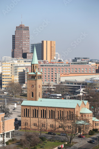 .Blick auf den Potsdamer Platz .Sony Center , Deutsche Bahn Tower , Kollhoff-Tower..

FOTO: FRANK SENFTLEBEN
