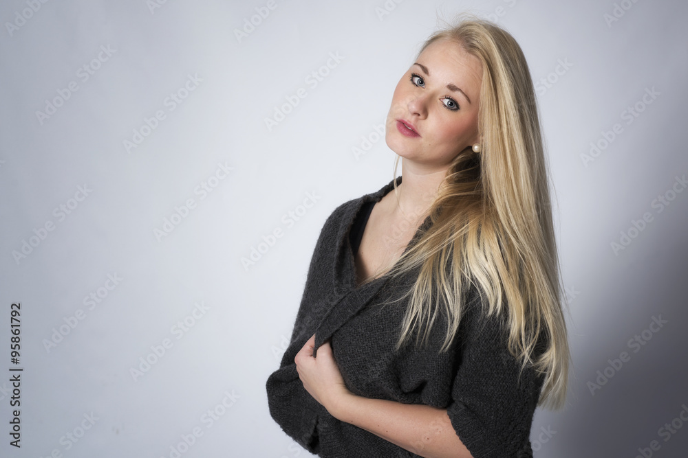 Hübsches junges blondes Mädchen Hübsches junges blondes Mädchen