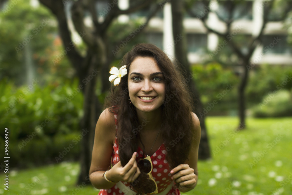 Улыбающая девушка 