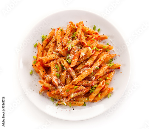 Penne, tomato sauce and vegetables 