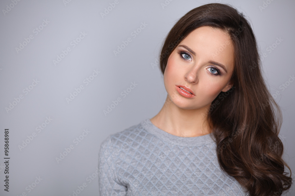Portrait of an attractive fashionable young brunette woman Portrait of an attractive fashionable young brunette woman