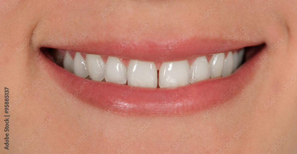 Naklejka premium Smile with teeth