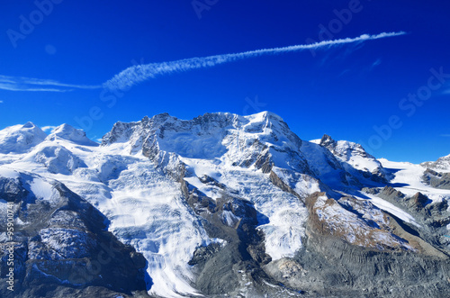 スイスアルプスと青空