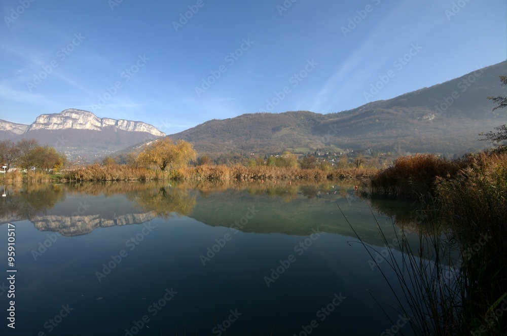 Lac de Challes les Eaux - Savoie.