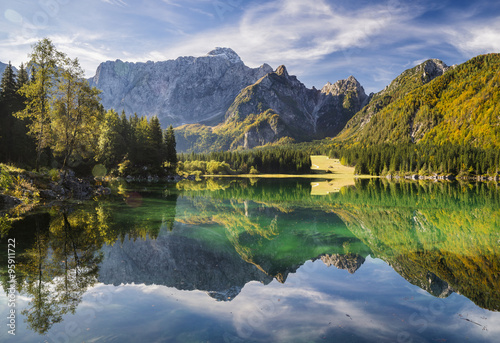 Fototapeta Naklejka Na Ścianę i Meble -  Alpejskie jezioro