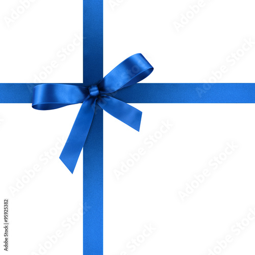 Blaue Geschenkschleife und Geschenkband aus blauem Satin - Geschenk, Schleife, Band - Isoliert - weißer Hintergrund. Vorlage für Grußkarten und Postkarten. 