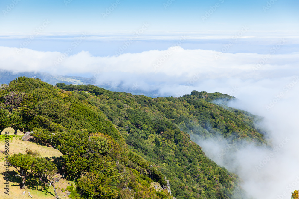 Obraz premium madeira mountain landscape under a blue sky