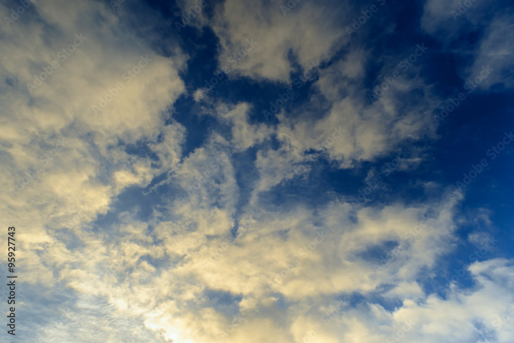 Obraz premium Beautiful blue sky with white clouds