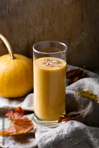 pumpkin smoothie with oat flakes