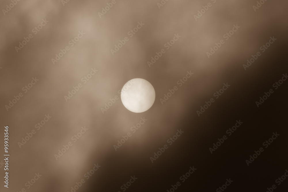 Full Sun behind heavy Fog old style