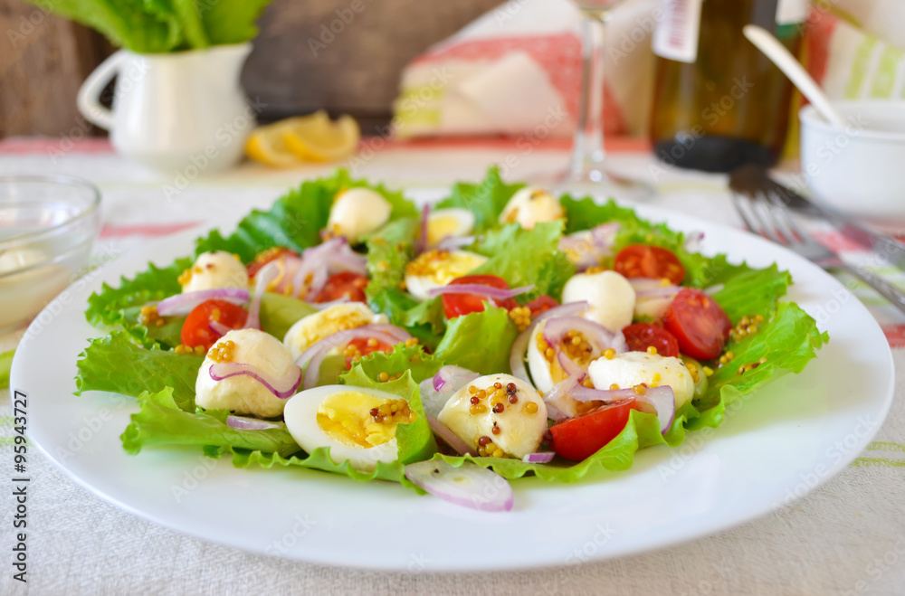 Salad with mozzarella and cherry tomatoes