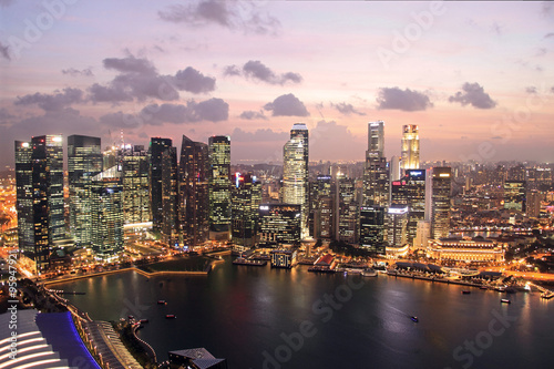 Photography Blick auf Singapur Marina Bay Sands und Stadtskyline im Abendlicht