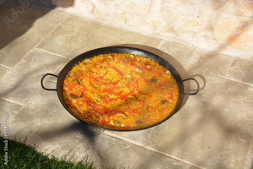 paella típica española