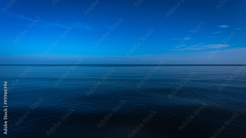 Obraz premium Dark and deep ocean in the winter